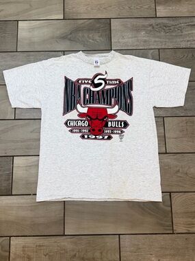 Chicago Bulls 1997 Five-Time Champions Graphic T-Shirt - White